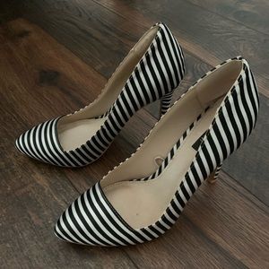 Striped black and white high heel pumps stilettos